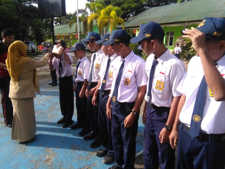 Juara Futsall, Siswa SMPN 3 Palopo Diberi PenghargaanPenulis Redaksi – 14 Januari 2019